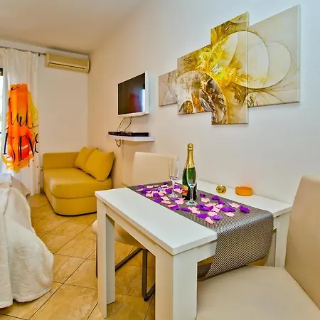 Art Deco Pape Hvar