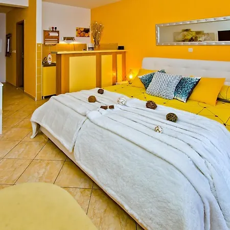 Hotel apartamentowy Art Deco Pape Hvar *